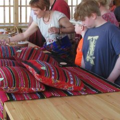 Kihnu ostas tirgus - vietējais ēdiens un rokdarbi