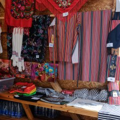 Kihnu ostas tirgus - vietējais ēdiens un rokdarbi